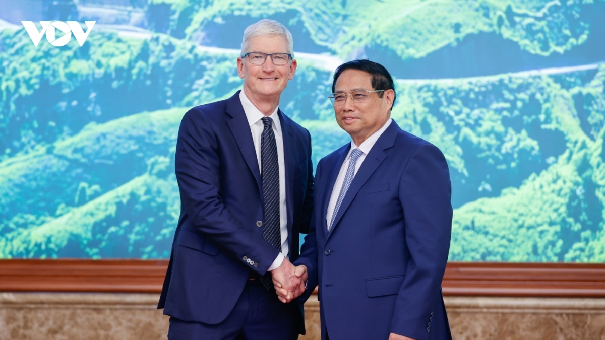 CEO Tim Cook wishes to expand Apple operations in Vietnam